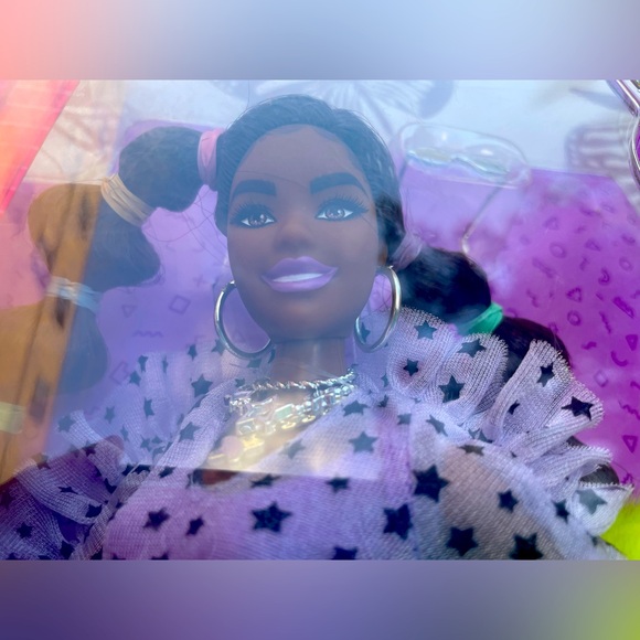 Barbie Extra Doll #7 Curvy - Pomeranian Pet - Picture 1 of 6